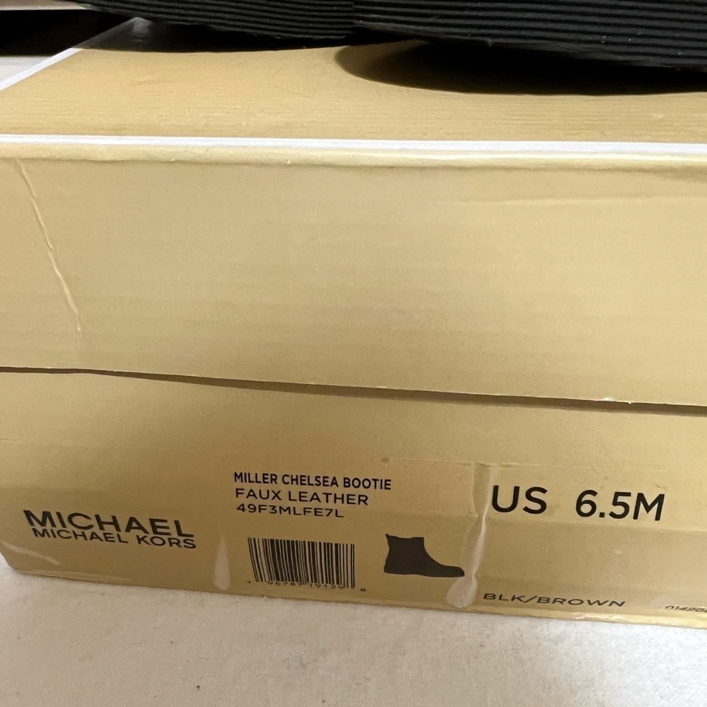 Michael Kors Miller Chelsea boot black w/signature brown side panels sz 6.5 NIB - Picture 3 of 6